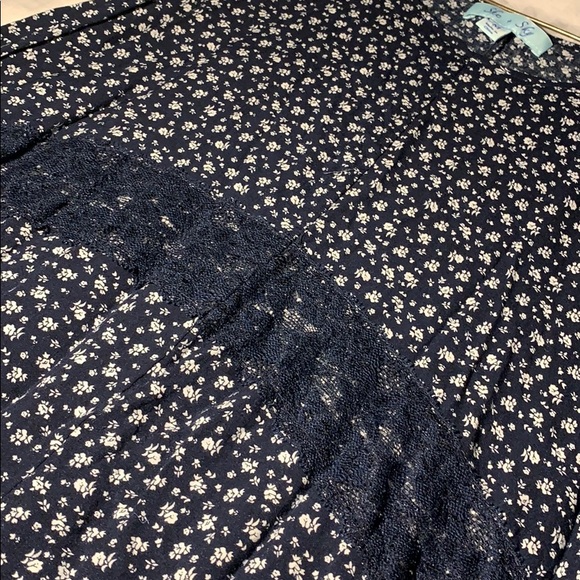 Floral Blouse - Picture 4 of 5